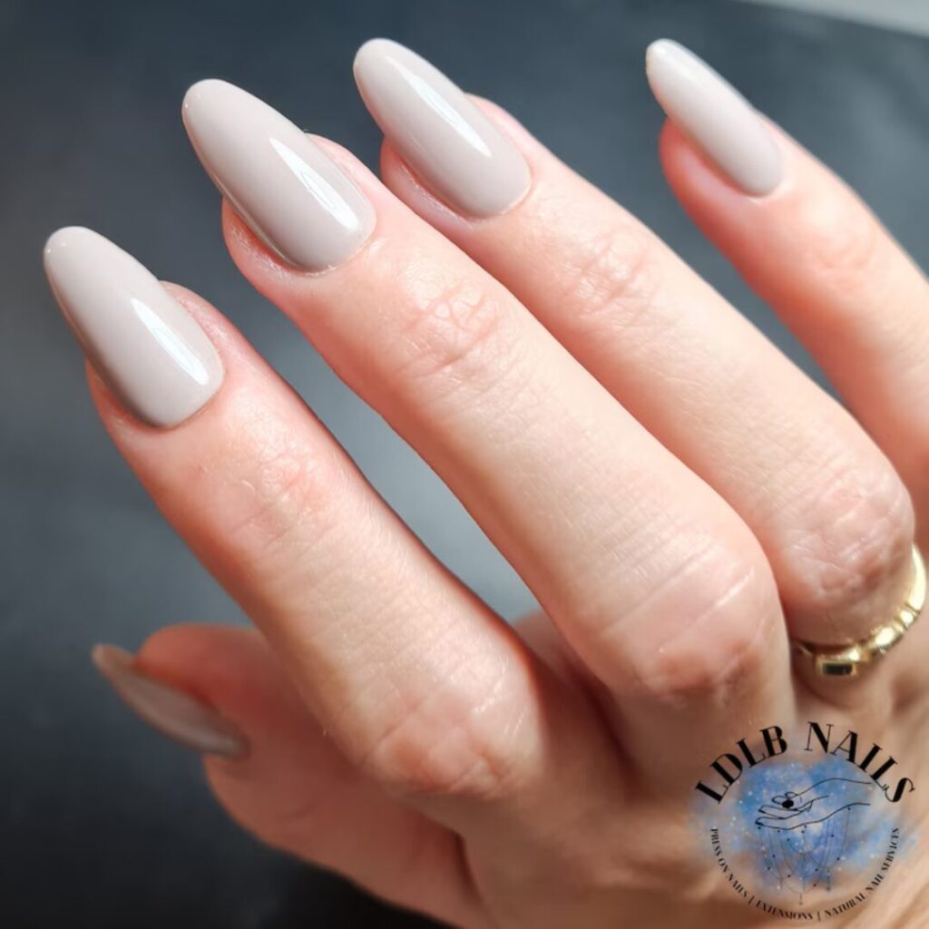 grey/neutral 42 High Class Nails for a Quiet Luxury Look