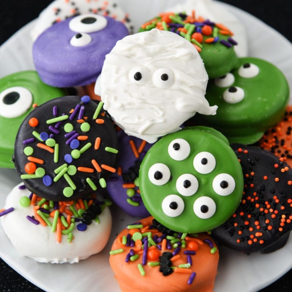 Halloween Dipped Oreos -30+ Spooky Halloween Treats Your Kids Will Love