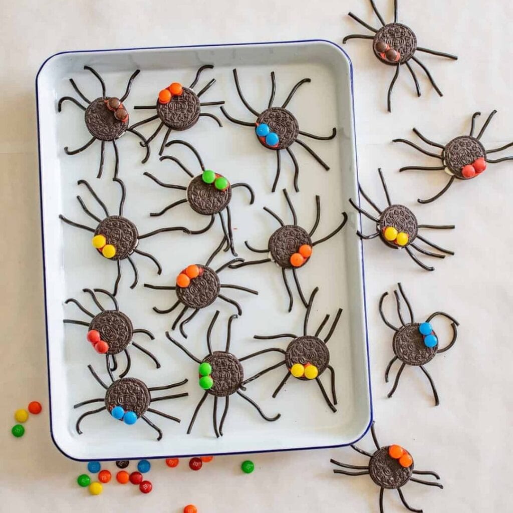 Oreo Spider Halloween Snacks -30+ Spooky Halloween Treats Your Kids Will Love