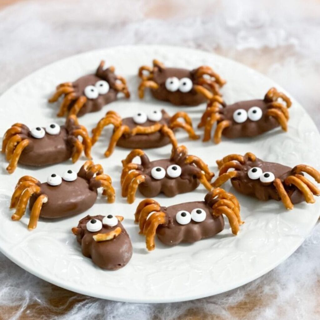 spider dessert -30+ Spooky Halloween Treats Your Kids Will Love