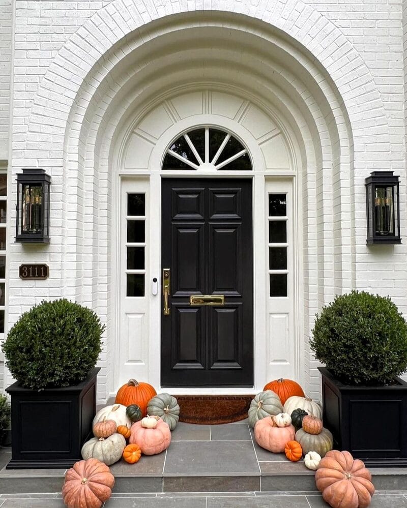 10 Chic & Beautiful Fall Front Door Decor Ideas for a Stylish Entrance