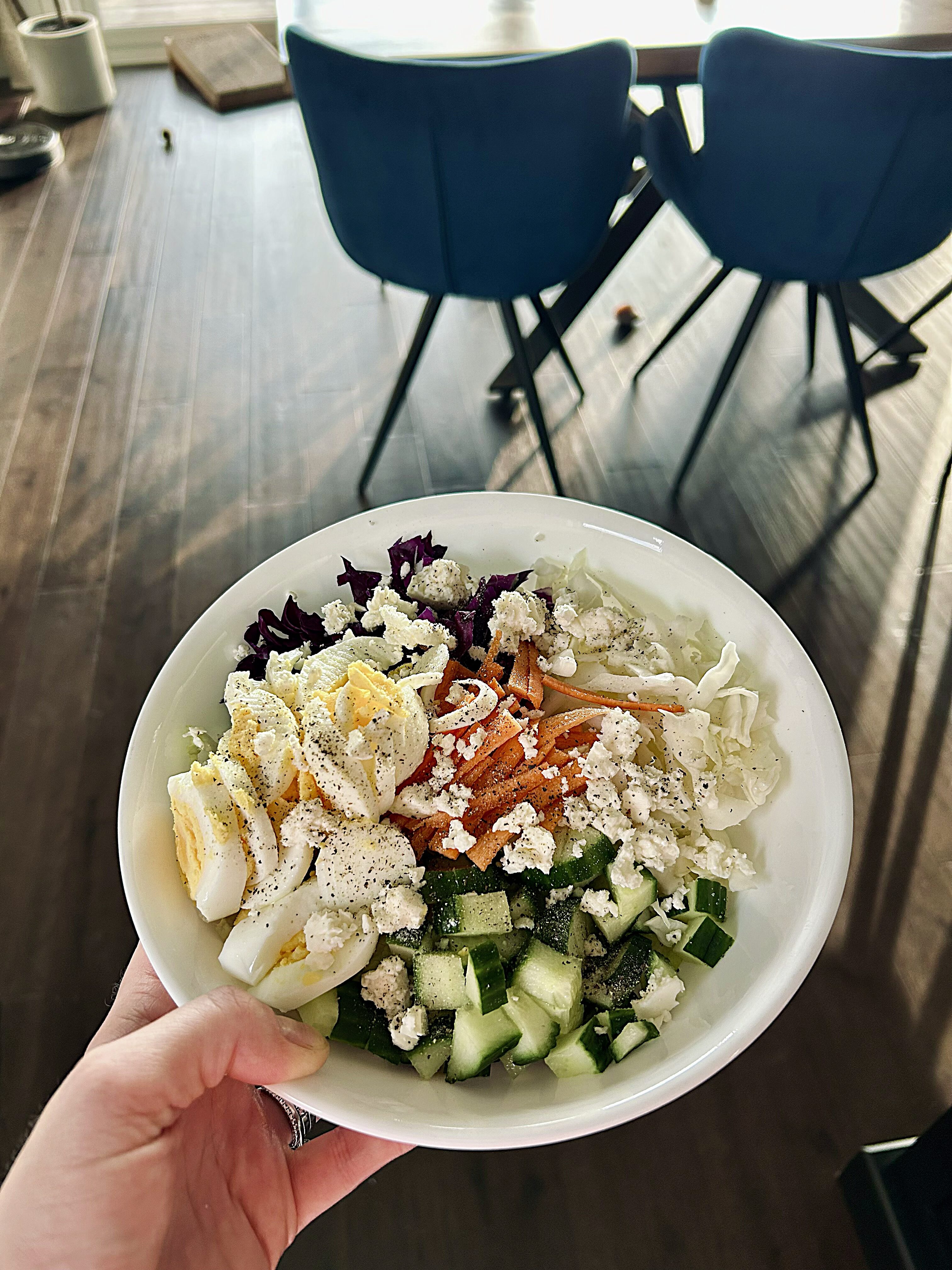 10-Minute Crunchy Rainbow Salad Bowl